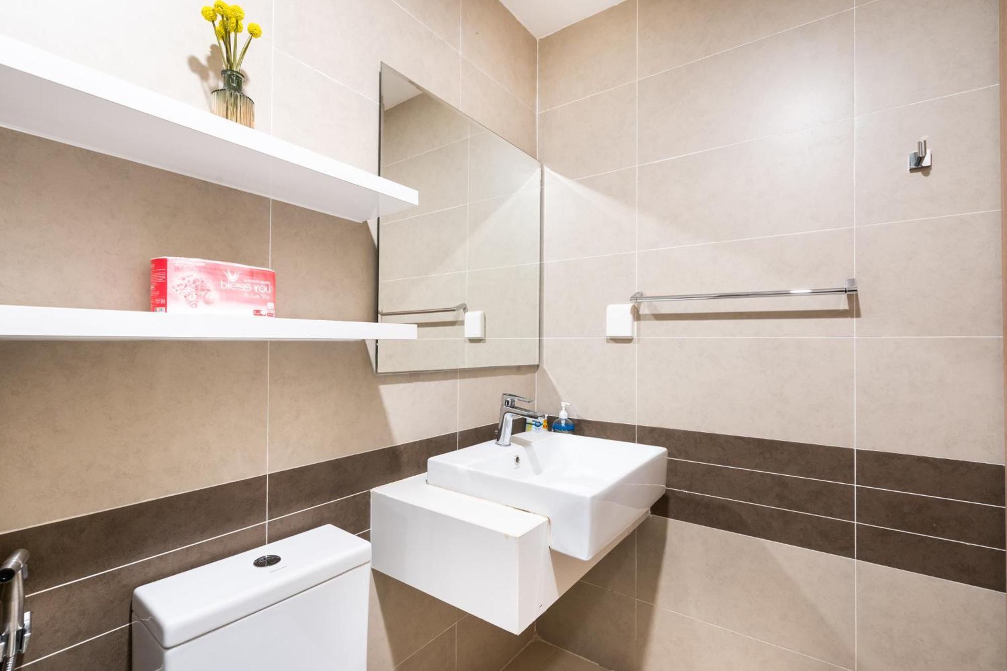 Henry Home - Rivergate Thành Pho Ho Chí Minh Esterno foto